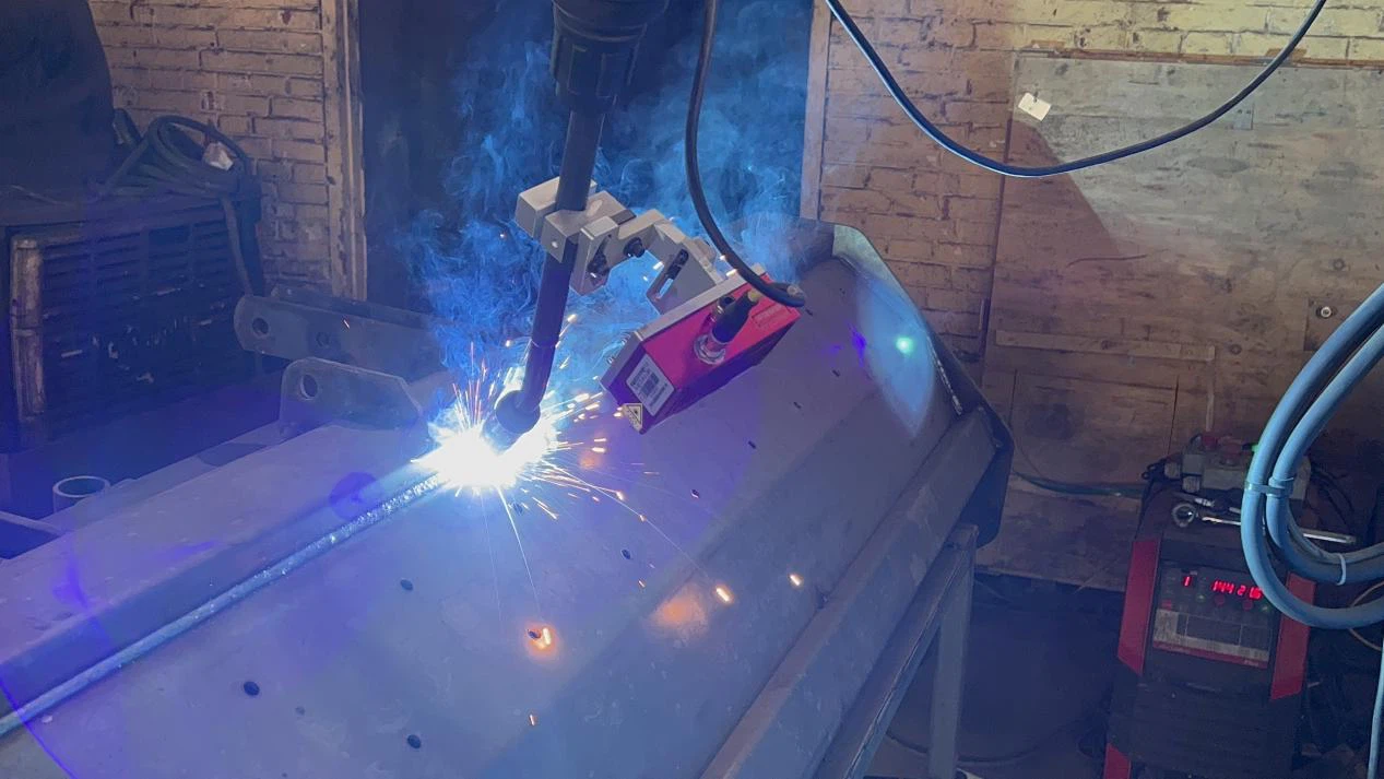 Laser Weld Tracking Sensor -1 Laser Weld Tracking Sensor -1